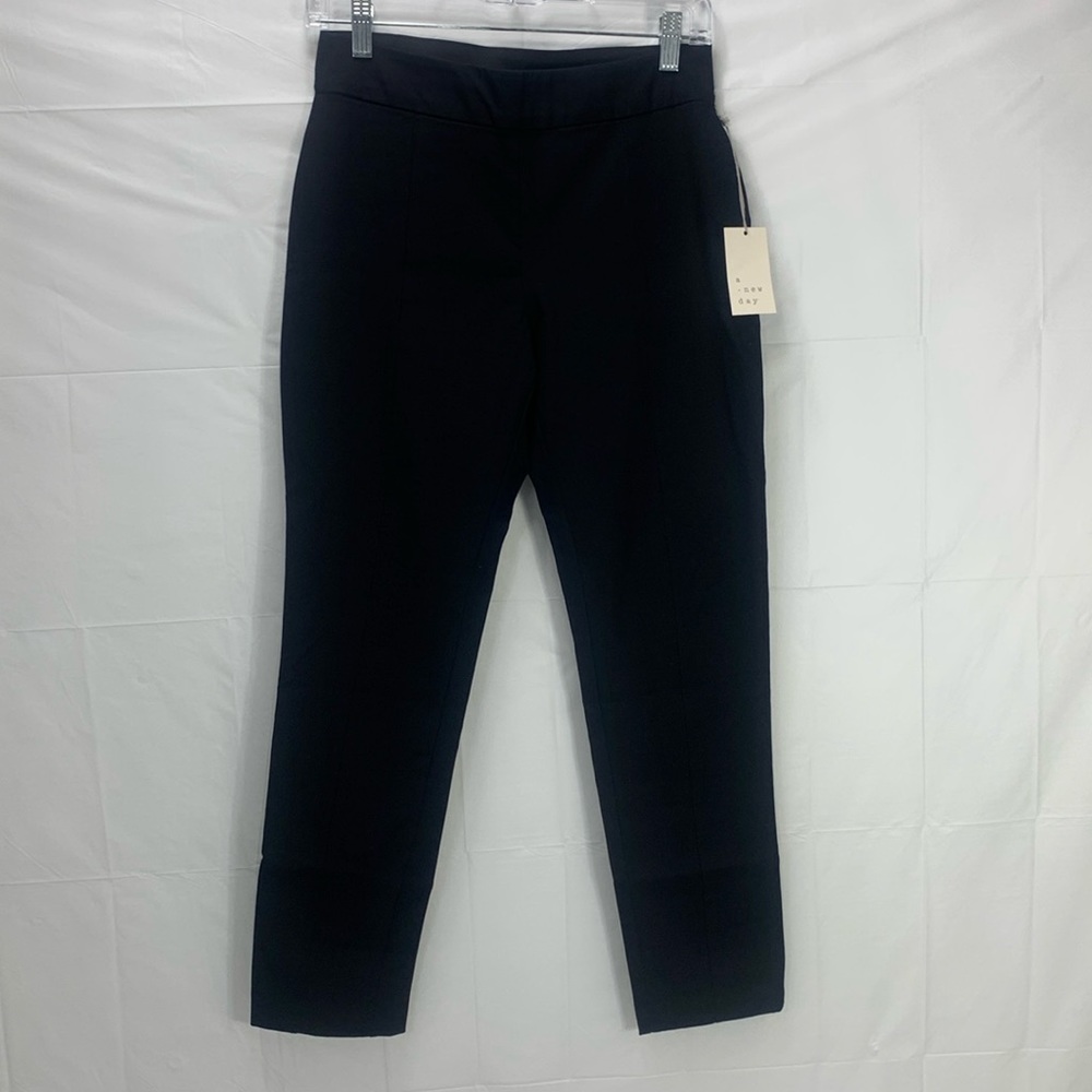 A New Day Black Pull On Skinny Leg Pants Size 4